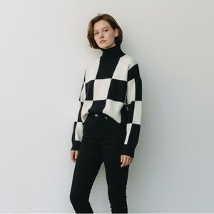 Workshop ladies sweater size large.black and white check Excellent condition